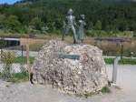 (164'303) - Gedenkstein fr die Opfer des Felssturzes am 2. September 1806 in Goldau am 31. August 2015