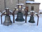 (158'784) - Drei alte Glocken am 15. Februar 2015 bei der Kirche Grchen