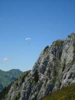 Erlenbach i.S./276112/134487---ein-base-jumper-im-stockhorngebiet (134'487) - Ein Base-Jumper im Stockhorngebiet am 26. Juni 2011
