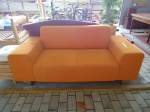 (137'650) - Oranges Sofa im BrockiShop am 7.