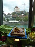 (144'506) - Ananastorte mit Blick auf das Schloss Thun am 21. Mai 2013