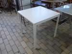 (149'043) - Kleines quadratisches Tischli im BrockiShop am 26. Februar 2014