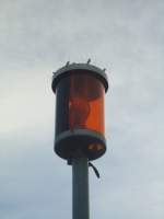 Yvonand/292986/140695---sturmlampe-im-hafen-von (140'695) - Sturmlampe im Hafen von Yvonand am 19. Juli 2012