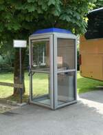(252'150) -  Wiederbelebte  Telefonkabine am 27. Juni 2023 in Guggisberg