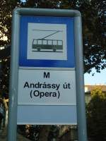 budapest/283433/136270---bus-haltestelle---budapest-m (136'270) - Bus-Haltestelle - Budapest, M Andrssy t (Opera) - am 3. Oktober 2011