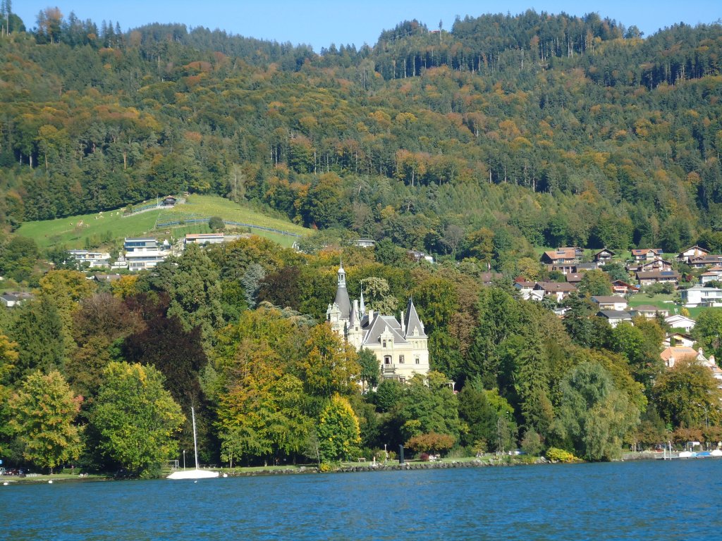 (130'138) - Das Schloss Hnegg bei Hilterfingen am 3. Oktober 2010