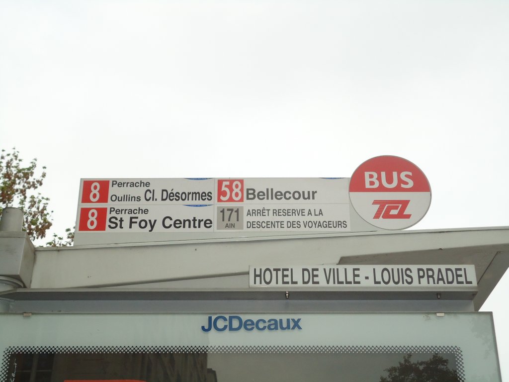 (130'474) - Bus-Haltestelle - Lyon, Hotel de Ville - Louis Pradel - am 14. Oktober 2010