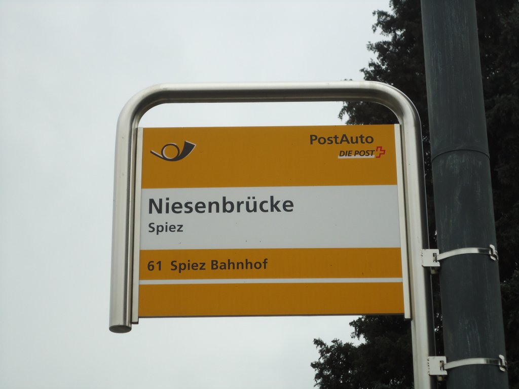 (131'007) - PostAuto-Haltestelle - Spiez, Niesenbrcke - am 15. November 2010