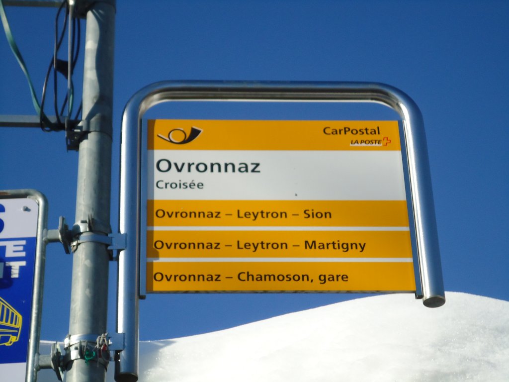 (131'947) - PostAuto-Haltestlle - Ovronnaz, Croise - am 2. Januar 2011