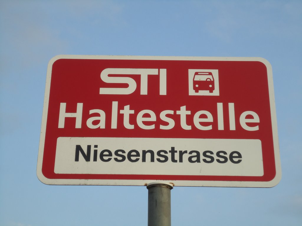 (133'312) - STI-Haltestelle - Thierachern, Niesenstrasse - am 16. April 2011