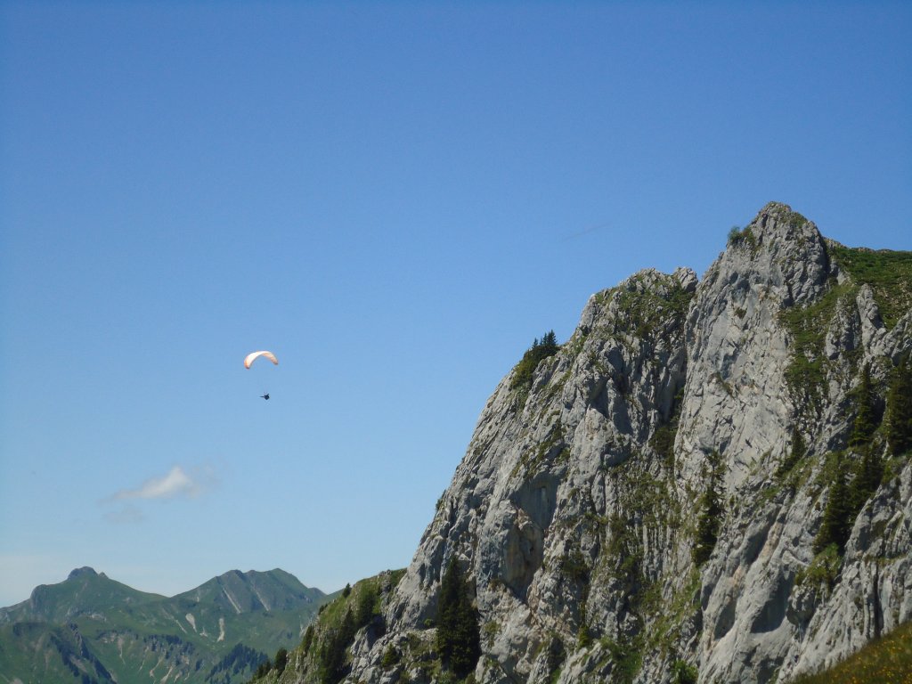 (134'488) - Ein Base-Jumper im Stockhorngebiet am 26. Juni 2011