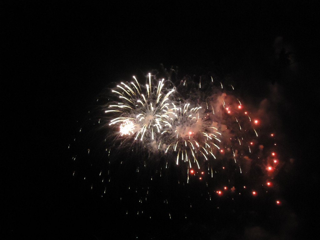 (135'364) - Feuerwerk in Le Bouveret am 31. Juli 2011
