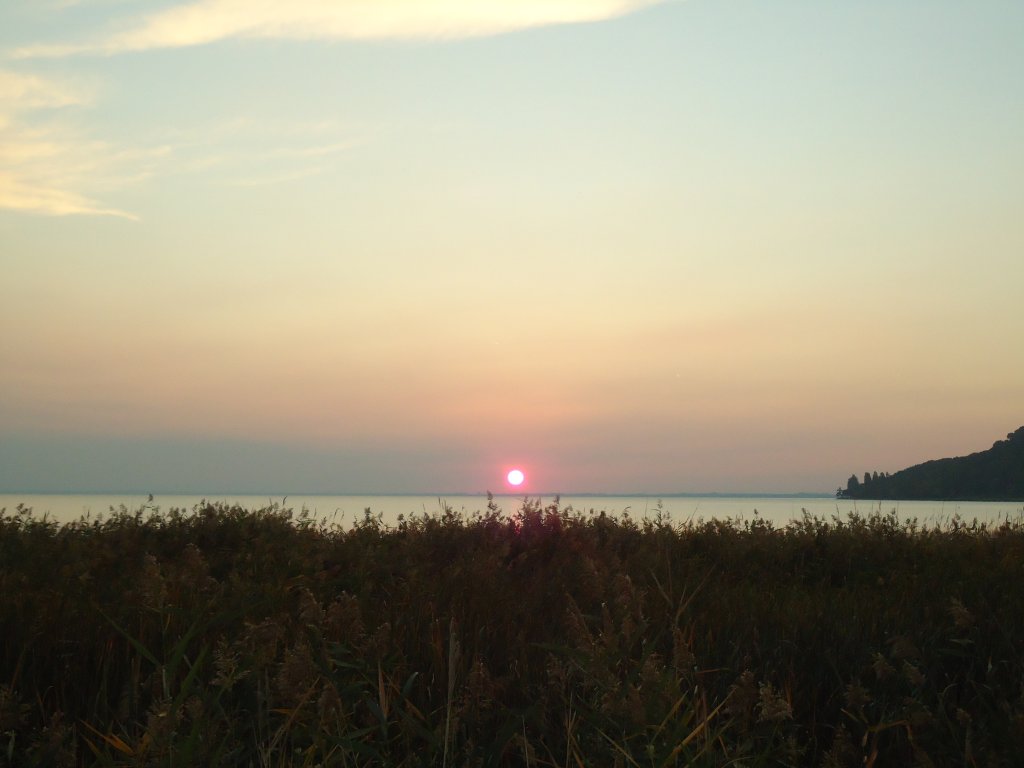 (136'567) - Sonnenaufgang am Balatonsee am 7. Oktober 2011