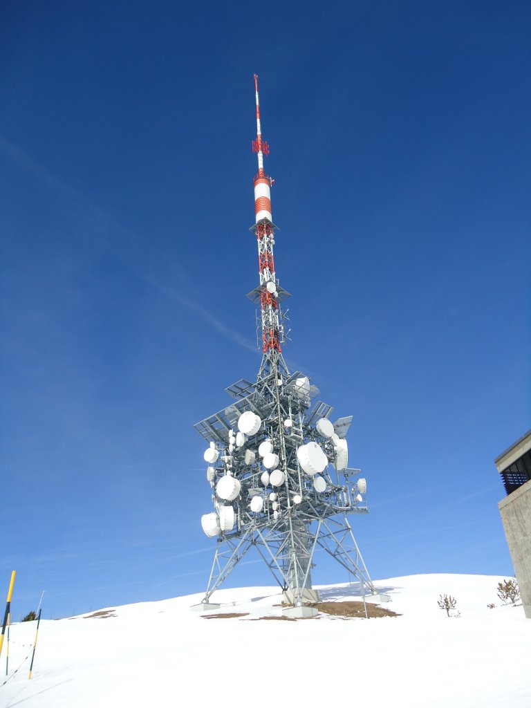 (138'310) - Sendeturm auf dem Niederhorn am 11. Mrz 2012