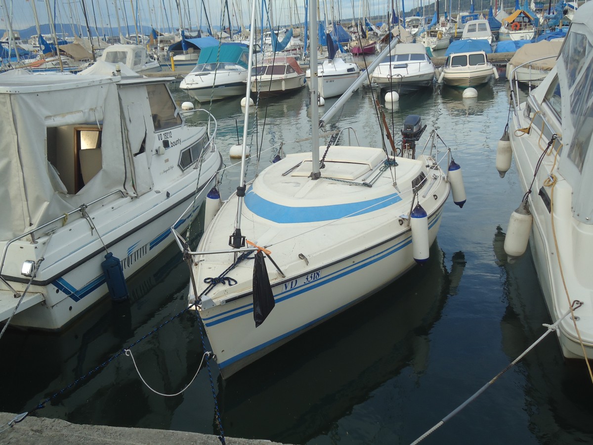 (140'682) - Boot - VD 3318 - am 19. Juli 2012 im Hafen von Yvonand