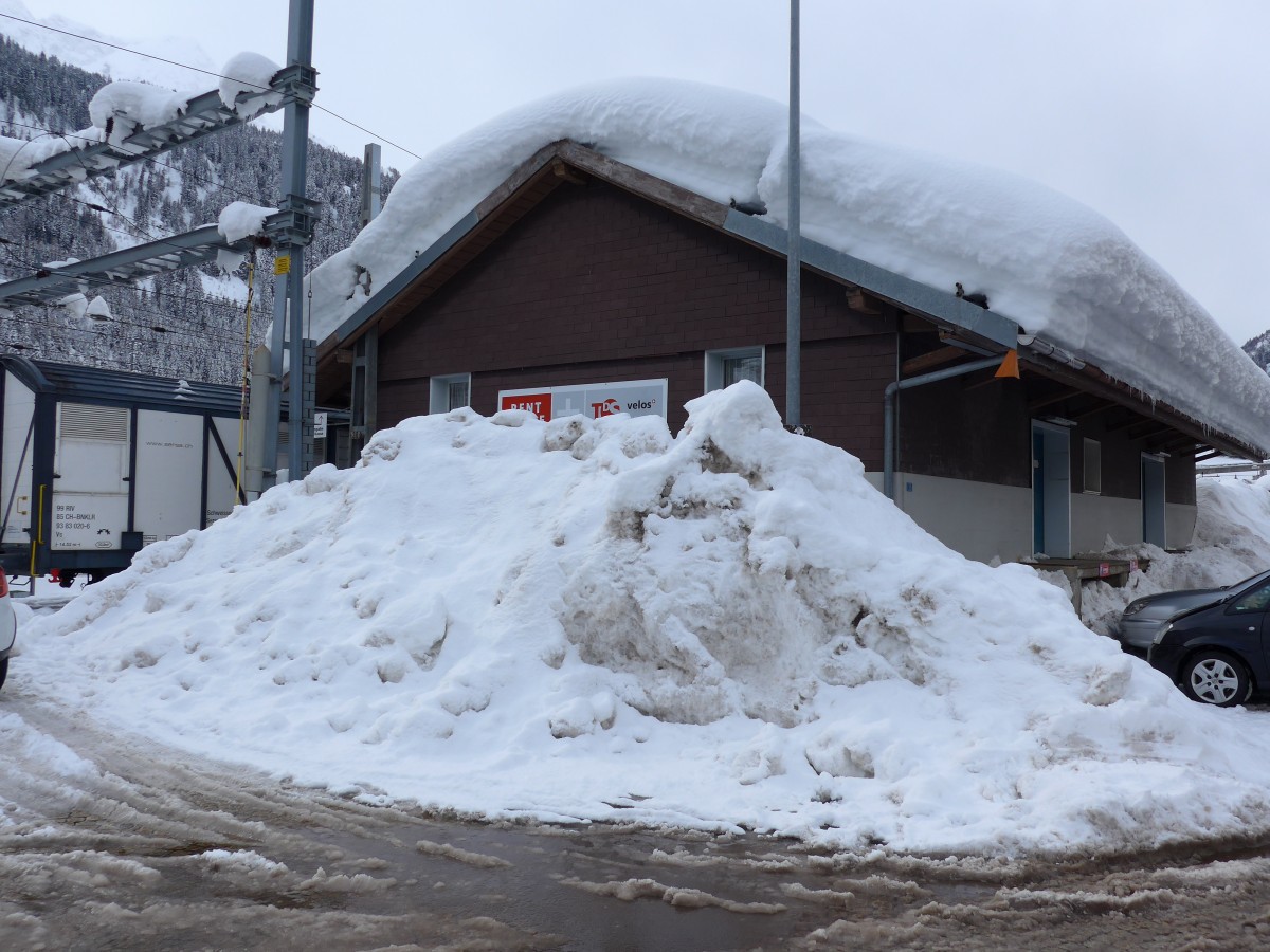 (148'786) - Schnee beim Bahnhof Airolo am 9. Februar 2014
