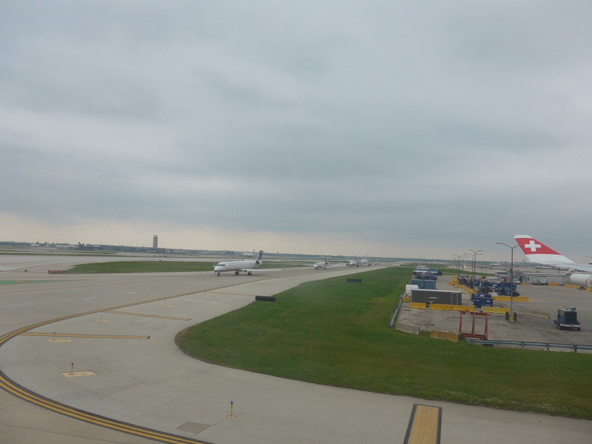 (152'098) - United Express am 6. Juli 2014 in Chicago, Airport O'Hare