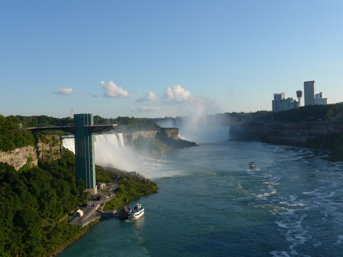 (152'840) - Die Niagara Falls von der Rainbow Brcke aus am 15. Juli 2014 in Niagara Falls/USA und Clifton Hill/Kanada