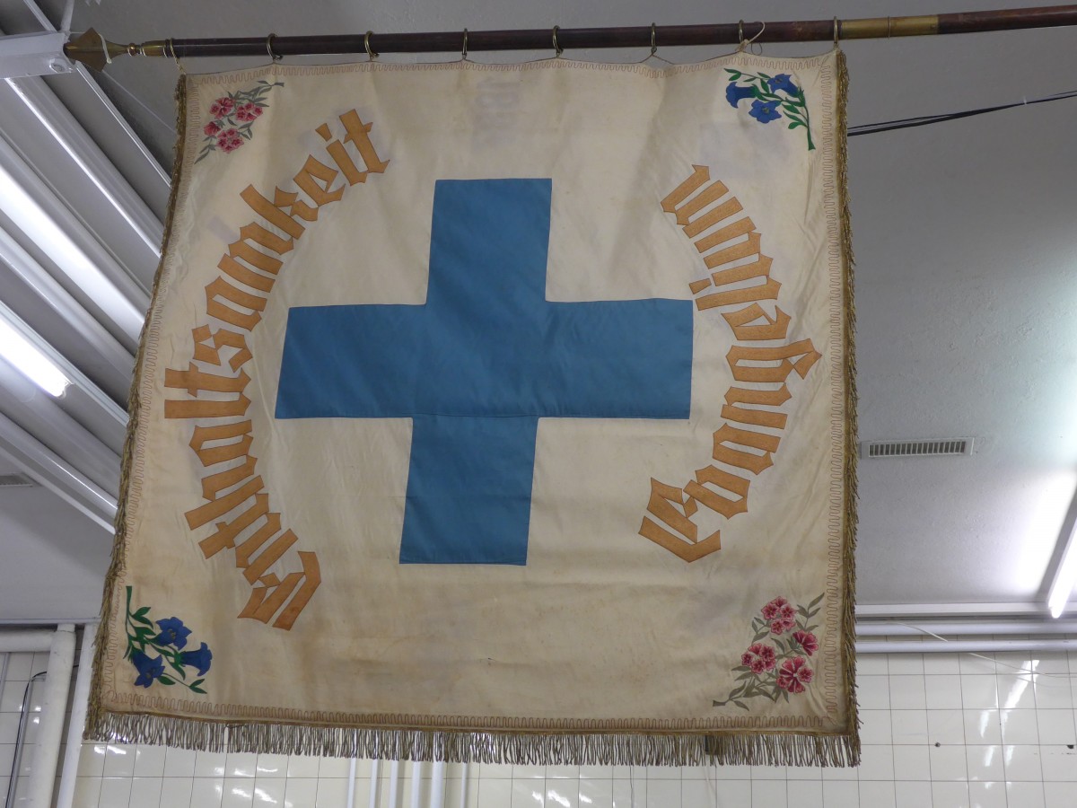 (155'429) - Alte Fahne vom Blaukreuzverein Thun am 1. Oktober 2014 im BrockiShop