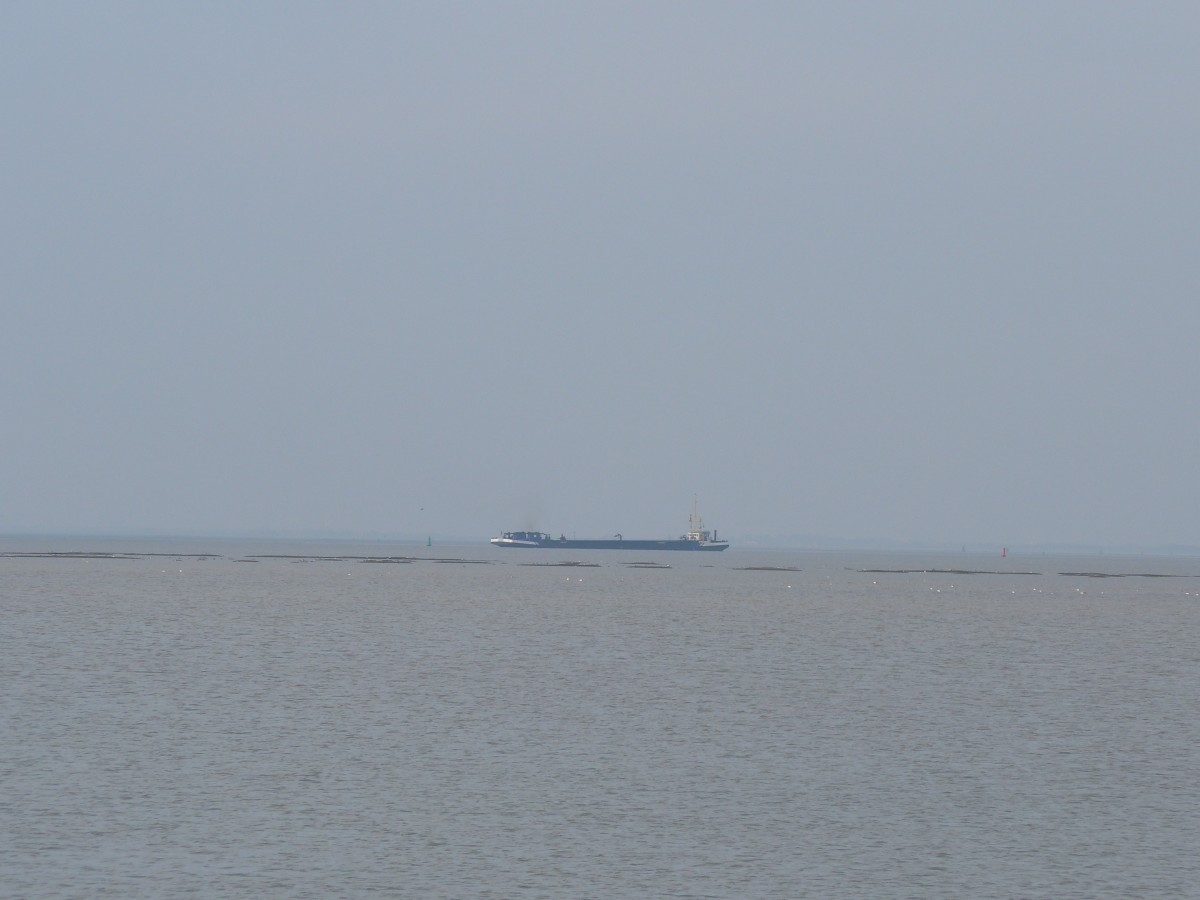 (156'807) - Ein Schiff auf dem Wattenmeer am 19. November 2014