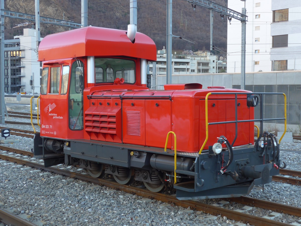 (158'227) - Matterhorn-Gotthardbahn-Rangierlokomotive - Nr. 71 - am 4. Januar 2014 im Bahnhof Visp