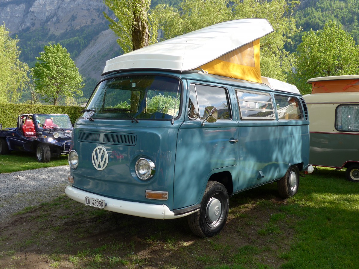 (160'341) - VW-Bus - LU 42'050 - am 9. Mai 2015 in Brienz, Camping Aaregg