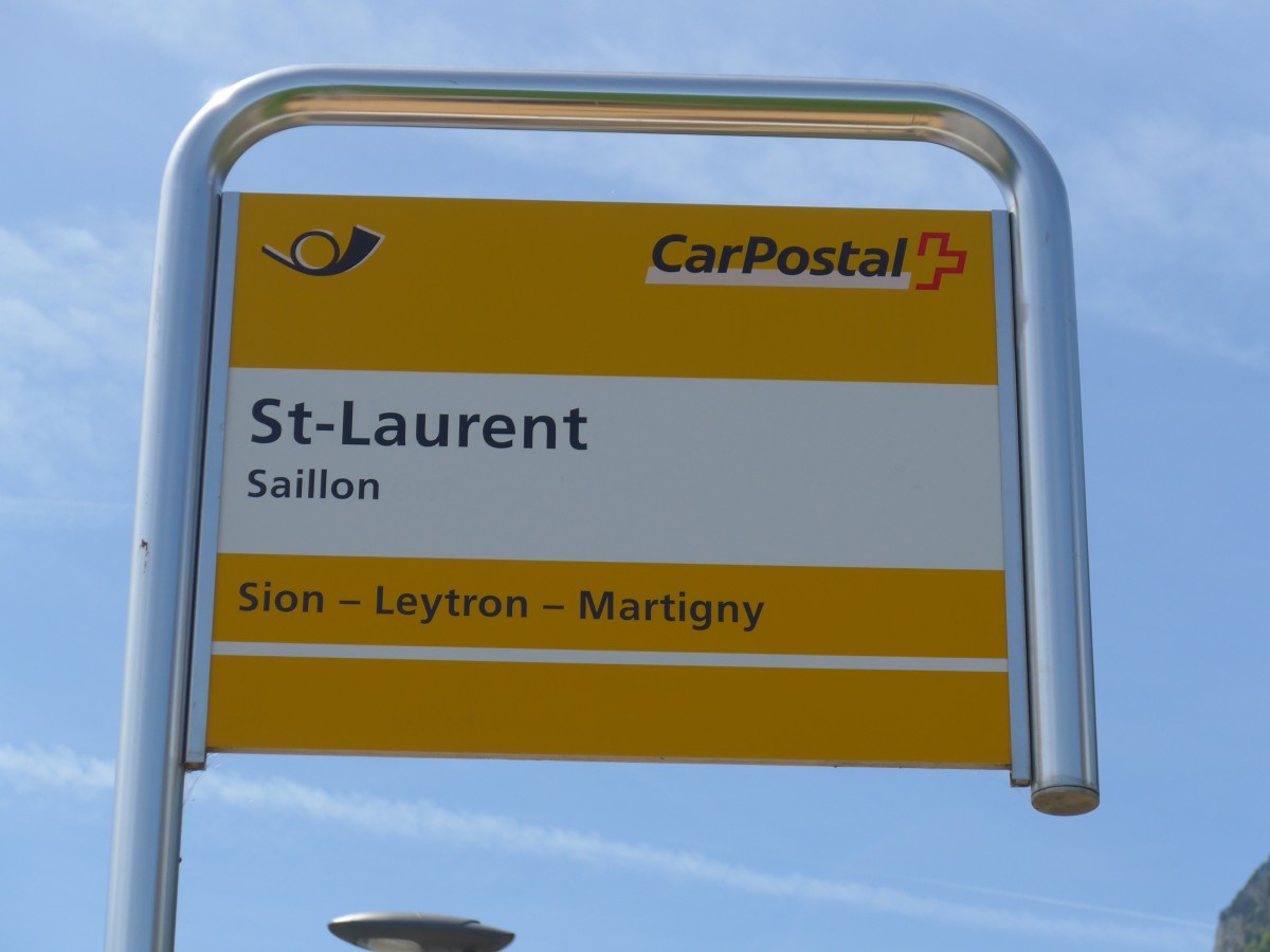 (160'431) - PostAuto-Haltestelle - Saillon, St-Laurent - am 10. Mai 2015