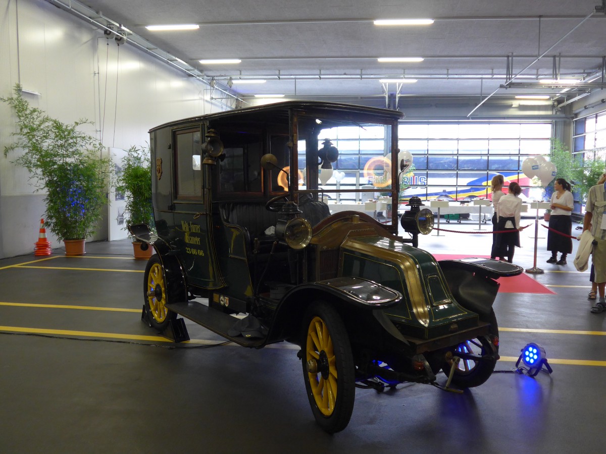 (163'424) - Welti-Furrer Taxi - Jahrgang 1909 - Renault am 15. August 2015 in Bassersdorf, Buszentrum Glattal