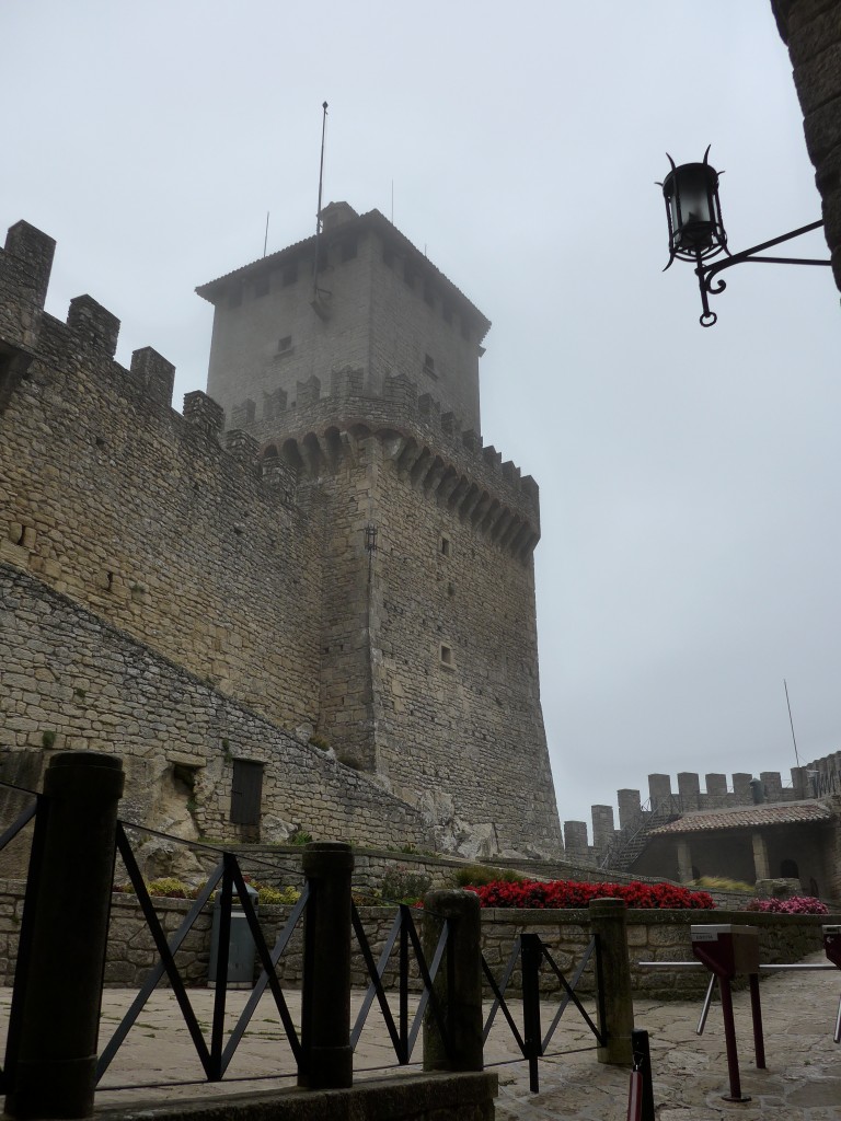 (165'622) - Turm am 24. September 2015 in San Marino