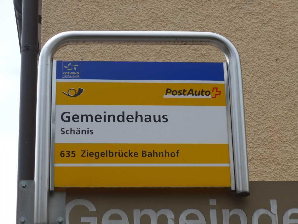 (166'125) - PostAuto-Haltestelle - Schnis, Gemeindehaus - am 10. Oktober 2015