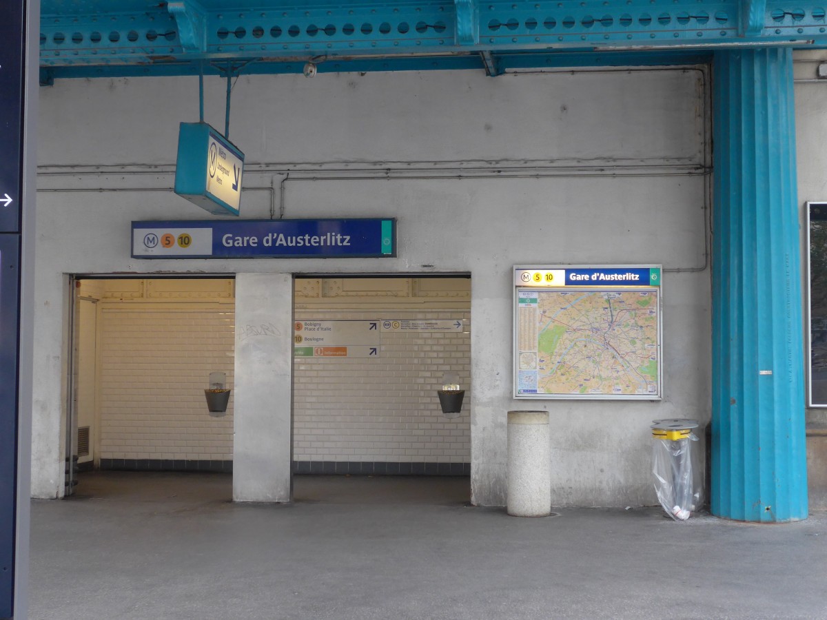 (166'808) - Ein Eingang beim Gare d'Austerlitz am 16. November 2015 in Paris