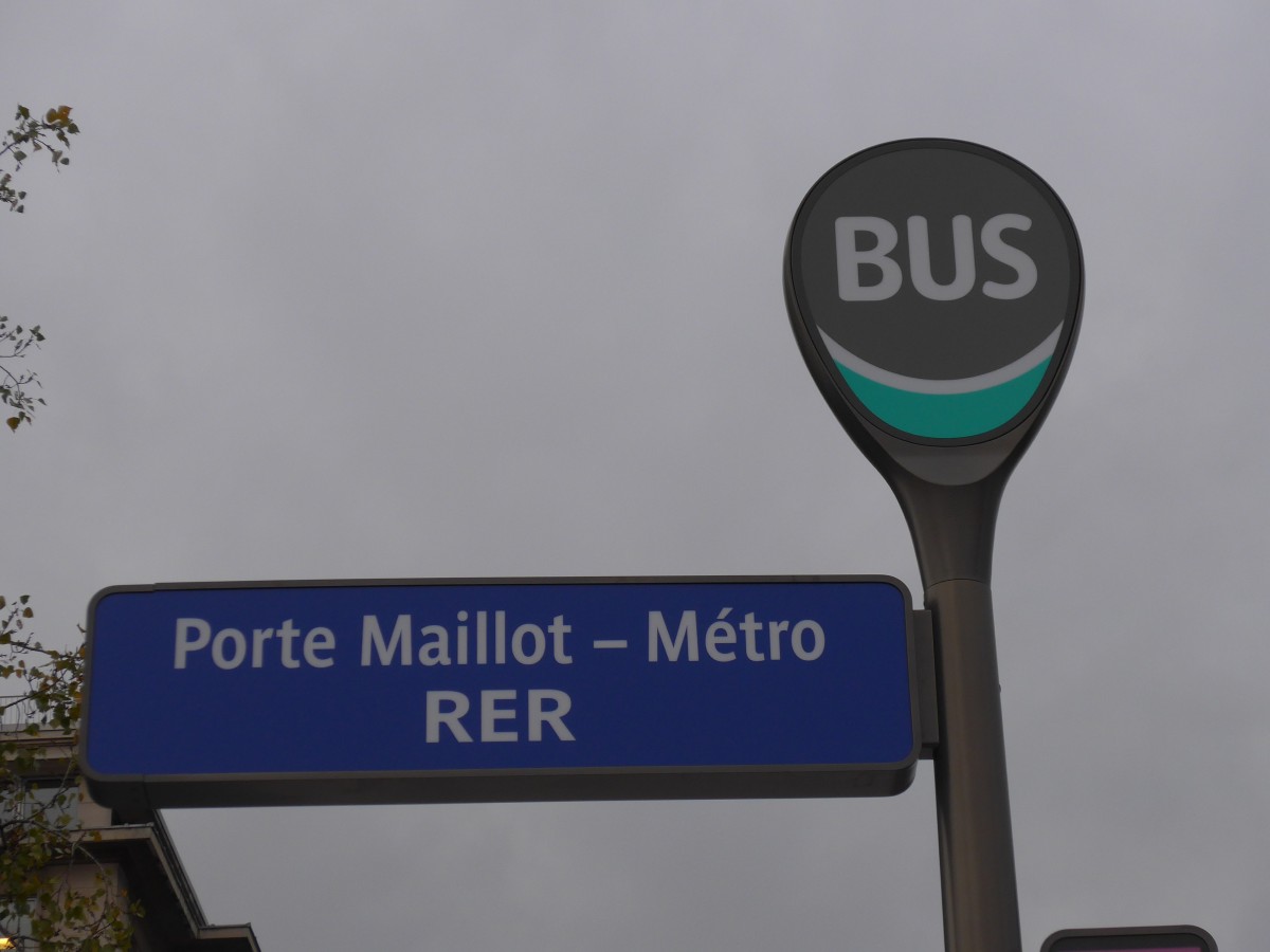 (167'014) - Bus-Haltestelle - Paris, Porte Maillot - Mtro RER - am 16. November 2015