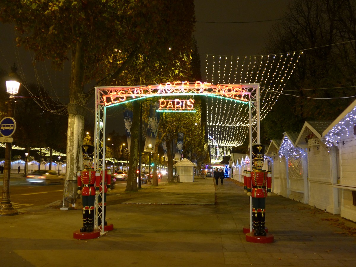 (167'040) - Der  geschlossene  Weihnachtsmarkt am 16. November 2015 in Paris, Champs-Elyses