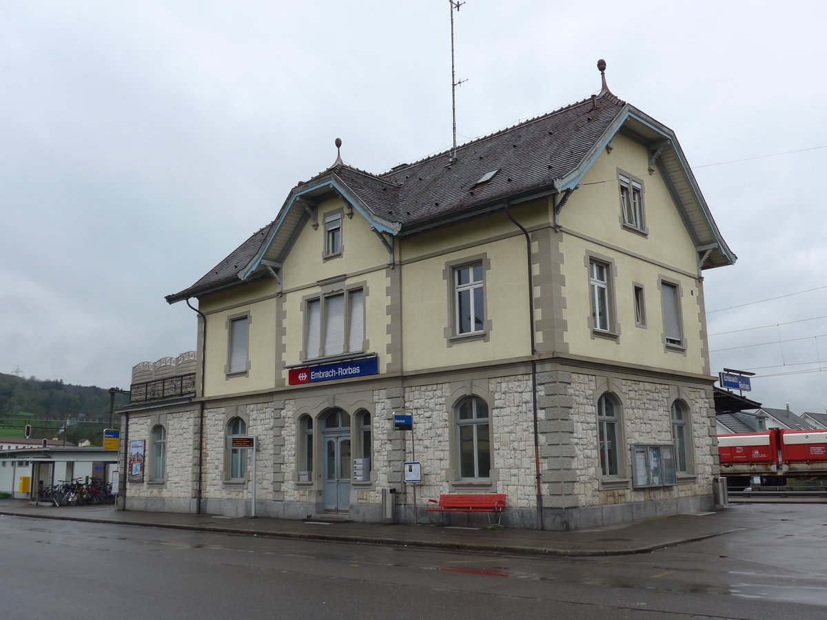 (169'981) - Der Bahnhof Embrach-Rorbas am 14. April 2016