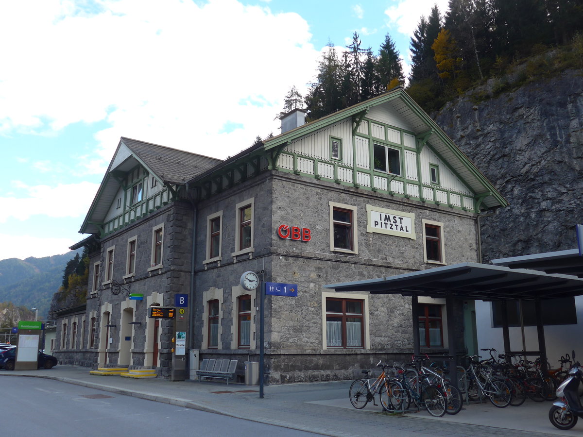 (176'082) - Der Bahnhof Imst-Pitztal am 20. Oktober 2016