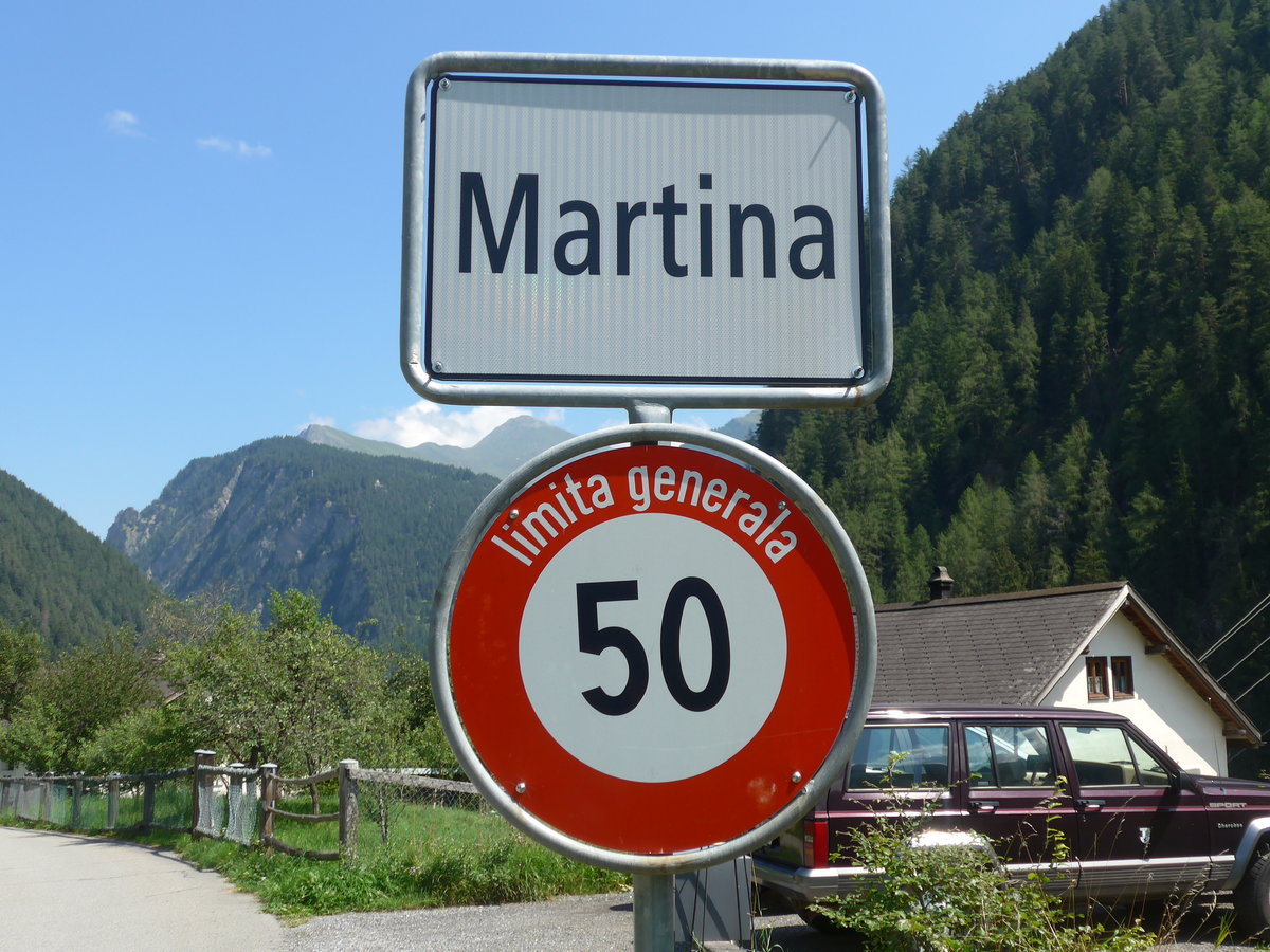 (182'742) - Ortstafel mit Limita generala am 5. August 2017 in Martina