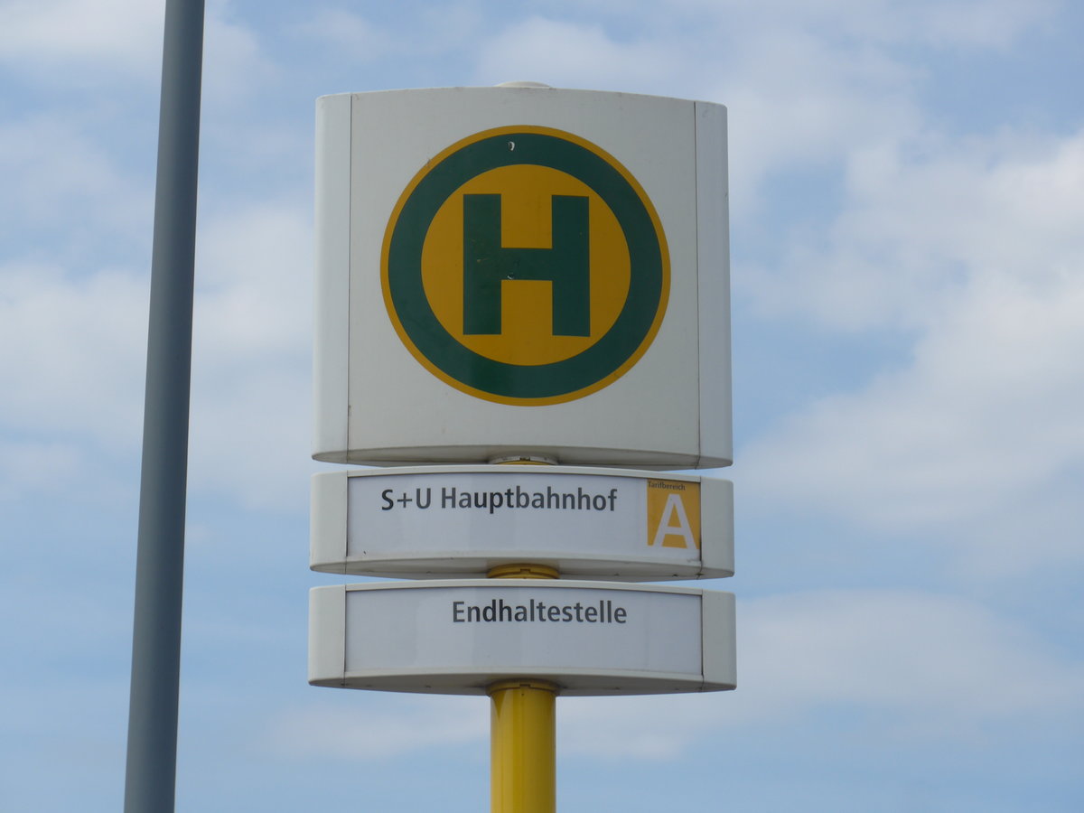 (183'356) - Bus-Haltestelle - Berlin, S+U Hauptbahnhof - am 10. August 2017