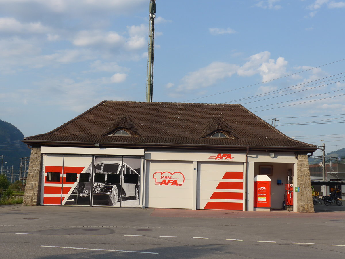 (184'265) - Die alte AFA-Garage am 25. August 2017 beim Bahnhof Frutigen
