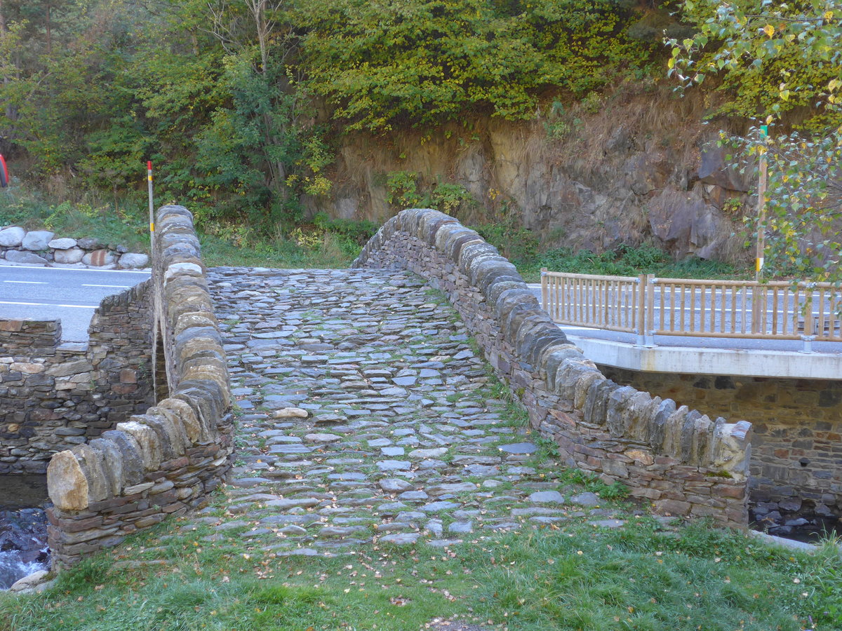 (185'318) - Pont d'Estarell am 27. September 2017 bei Llorts