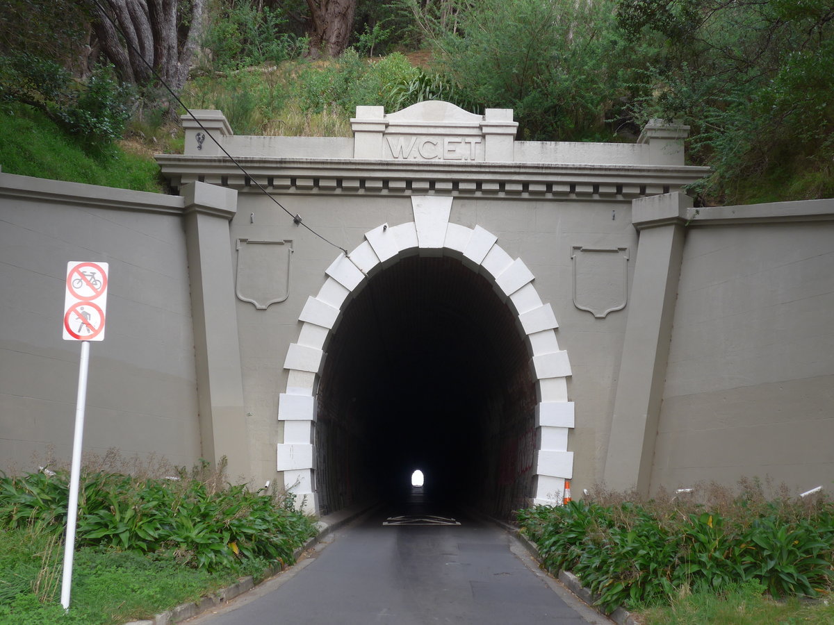 (191'777) - Der Hataitai Bus Tunnel am 27. April 2018 in Wellington
