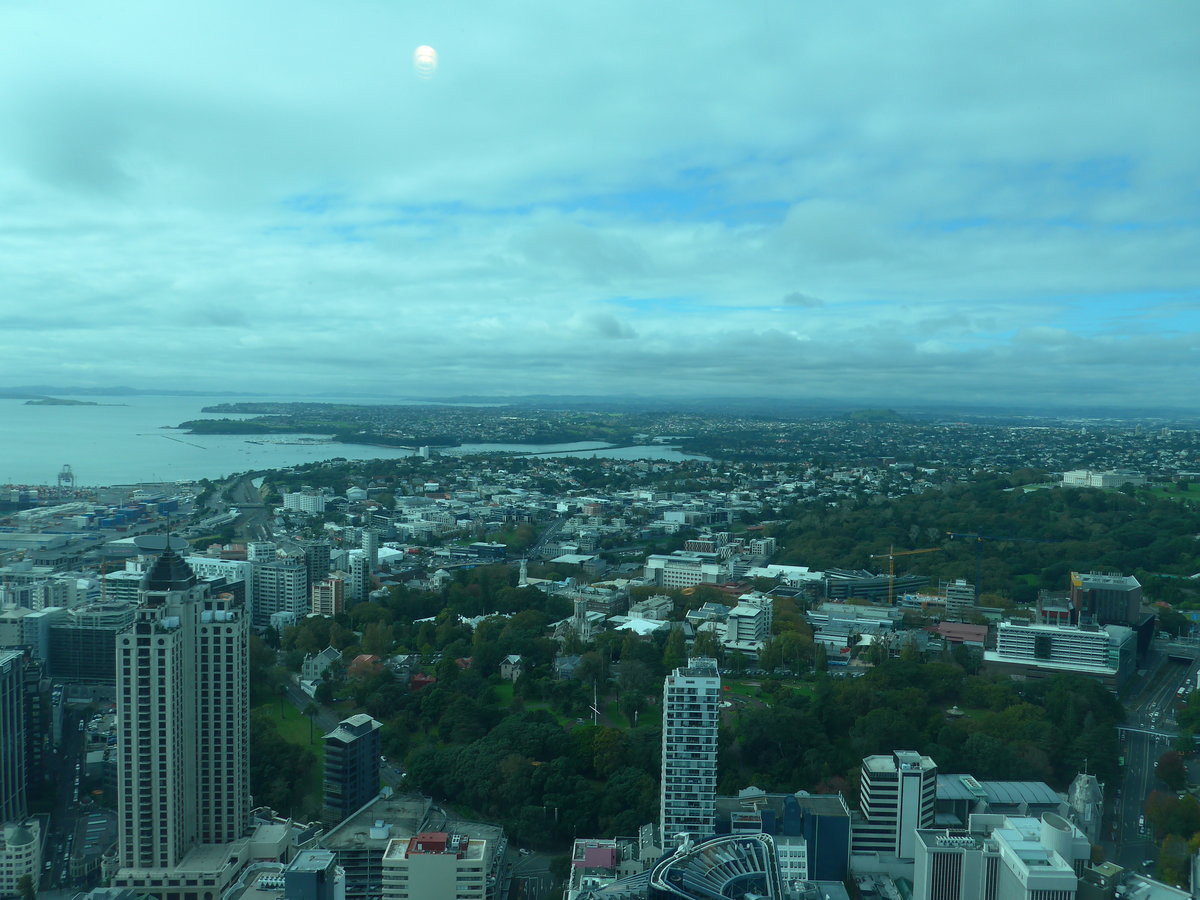 (192'154) - Auckland am 1. mai 2018 vom Sky Tower aus