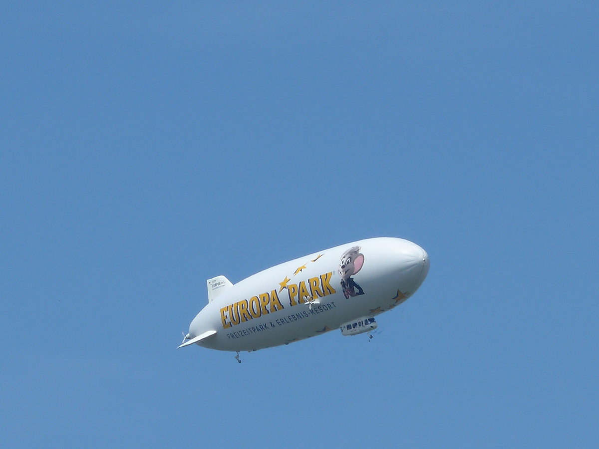 (193'532) - Ein Zeppelin ber Friedrichshafen am 26. Mai 2018