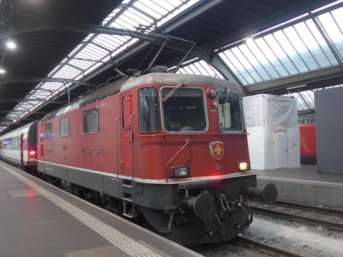 (198'128) - SBB-Lokomotive - Nr. 11'124 - am 13. Oktober 2018 im Bahnhof Zrich