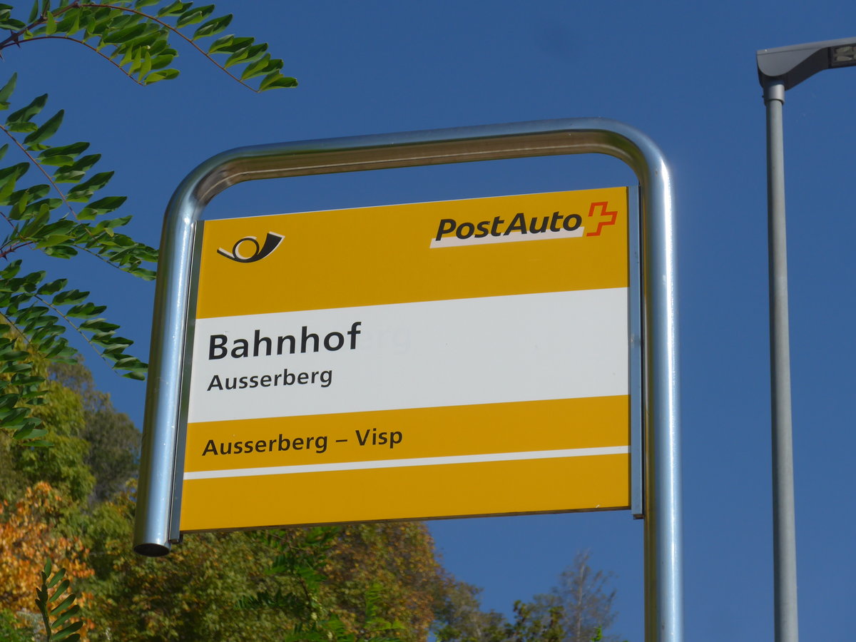(198'261) - PostAuto-Haltestelle - Ausserberg, Bahnhof - am 14. Oktober 2018