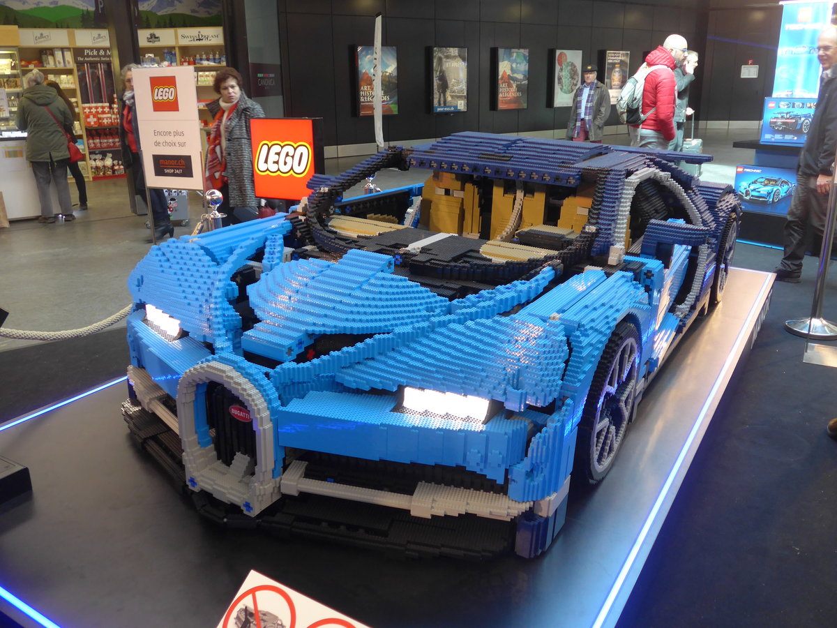 (202'256) - Bugatti aus Legosteinen am 11. Mrz 2019 in Genve, Aroport
