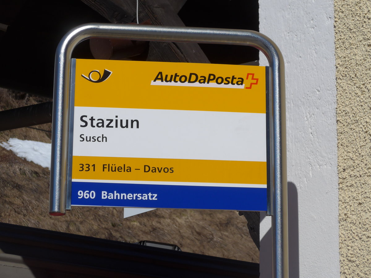 (202'608) - PostAuto-Haltestelle - Susch, Staziun - am 20. Mrz 2019