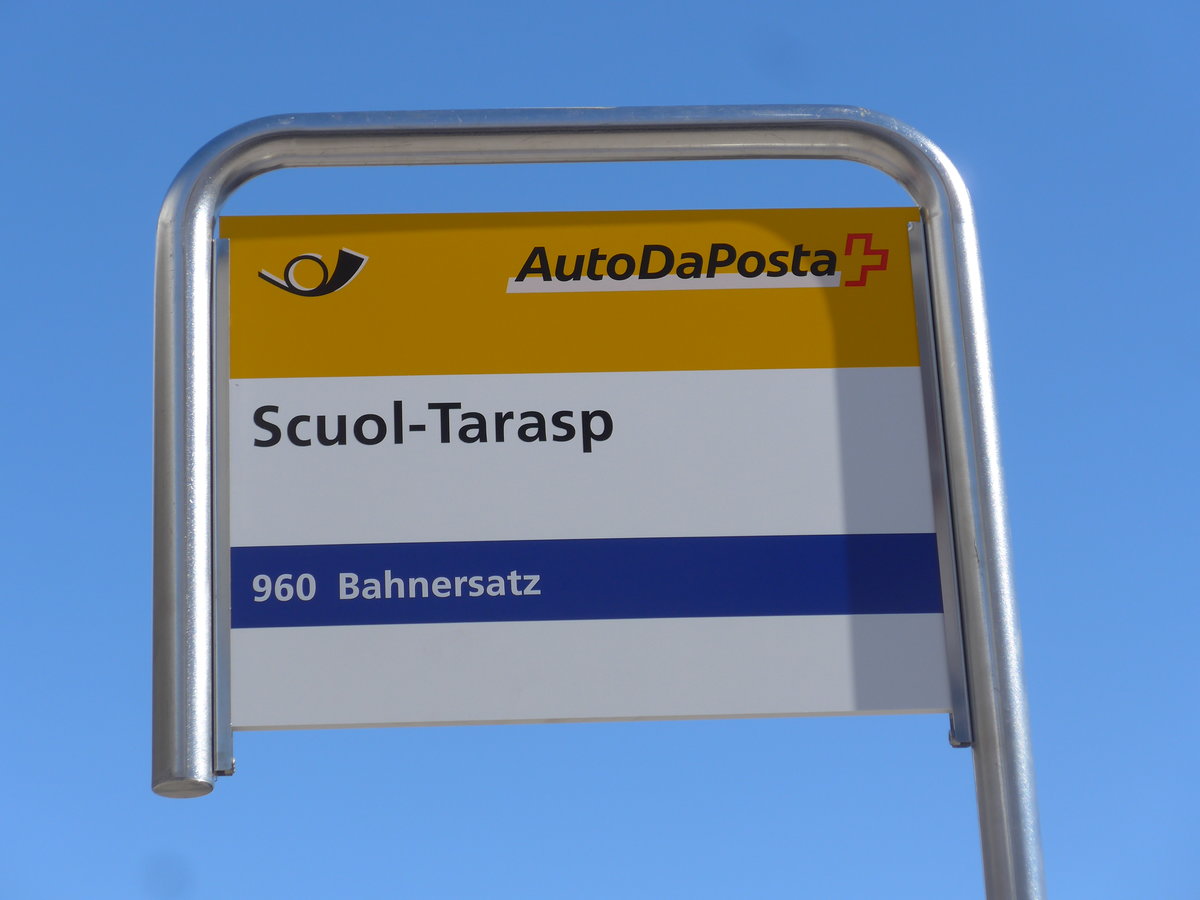 (202'616) - PostAuto-Haltestelle - Scuol-Tarasp, Bahnhof - am 20. Mrz 2019
