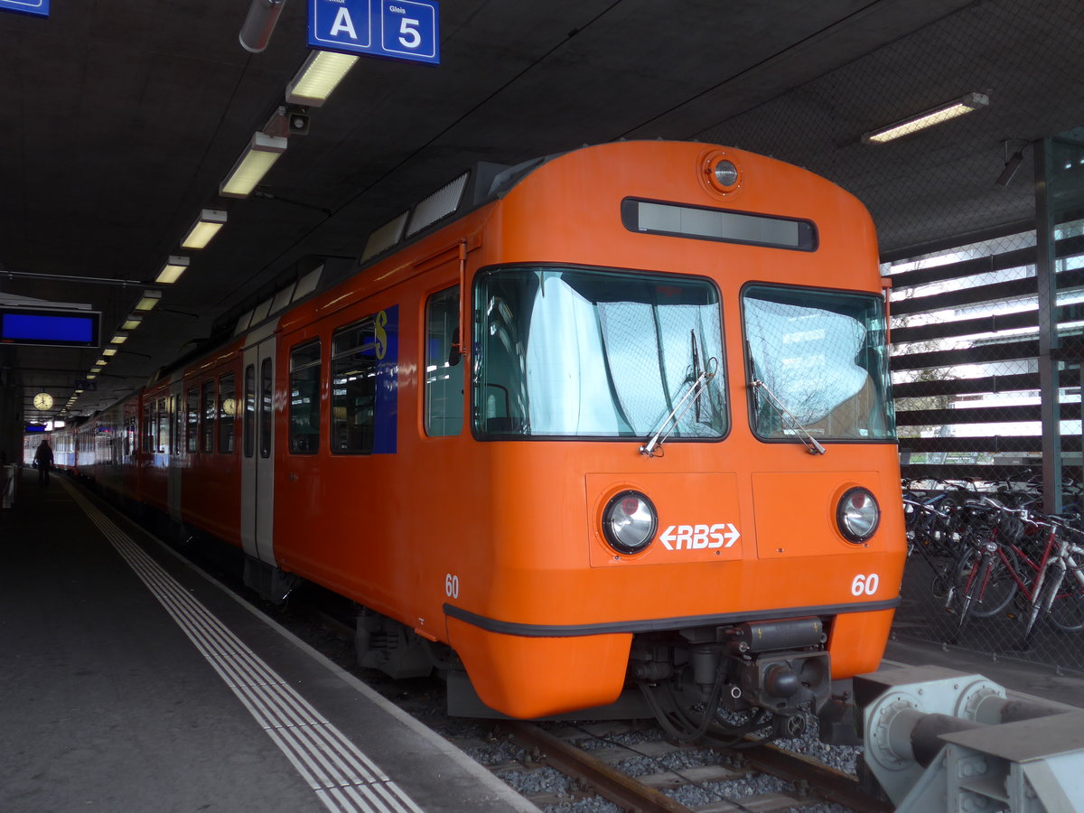 (203'500) - RBS-Pendelzug - Nr. 60 - am 7. April 2019 im Bahnhof Worb Dorf