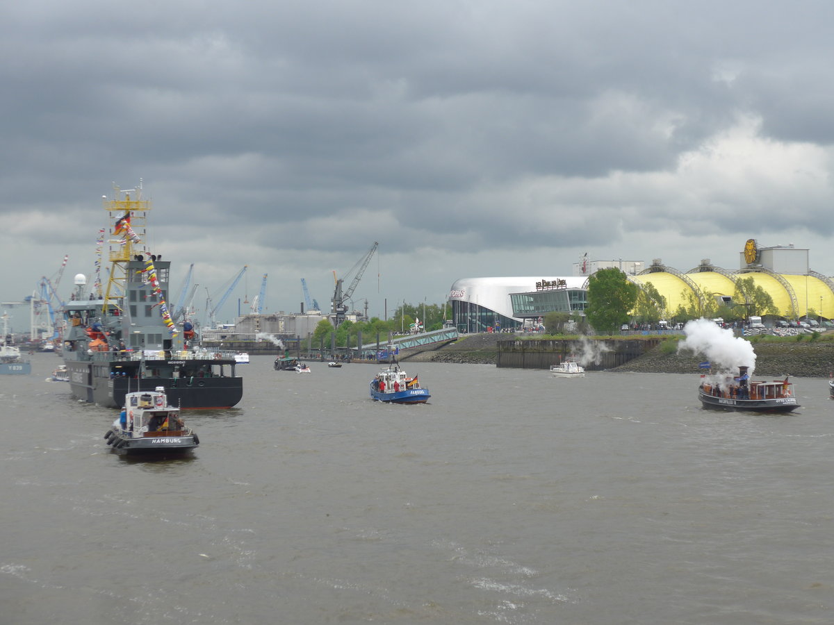(204'733) - 830. Hafengeburtstag mit Schiffsparade am 10. Mai 2019 auf der Elbe in Hamburg