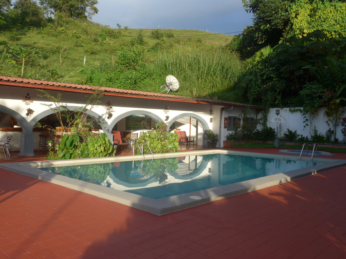 (211'742) - Schwimmbad beim Hotel-Restaurant Los Hroes am 19. November 2019 in Nuevo Arenal, Los Hroes